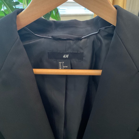 H&M Size 2 Black Oversized Tuxedo Blazer - Picture 3 of 4